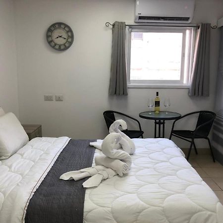 Hotel Room Service Bat Yam Esterno foto