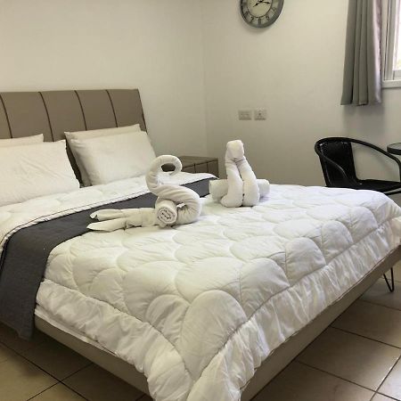 Hotel Room Service Bat Yam Esterno foto